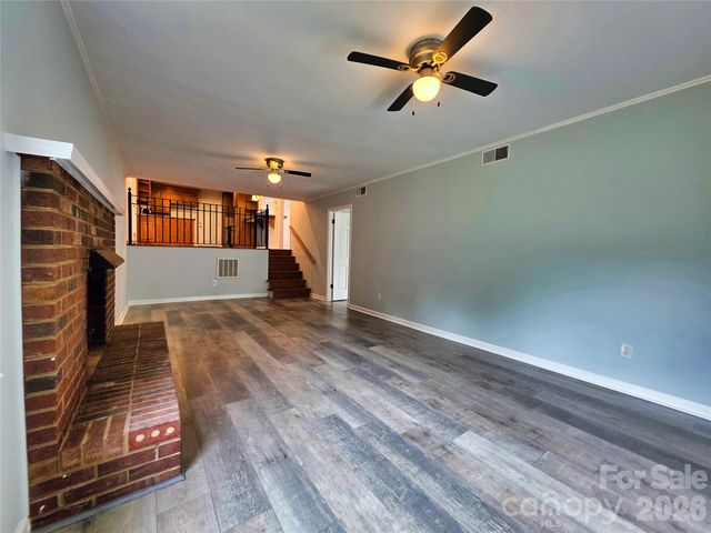 158 W Meadowview Drive, Statesville, NC 28625
