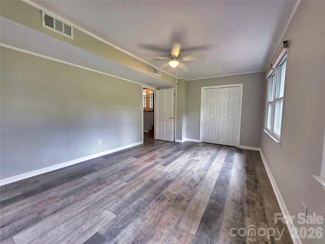 158 W Meadowview Drive, Statesville, NC 28625