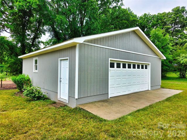 158 W Meadowview Drive, Statesville, NC 28625