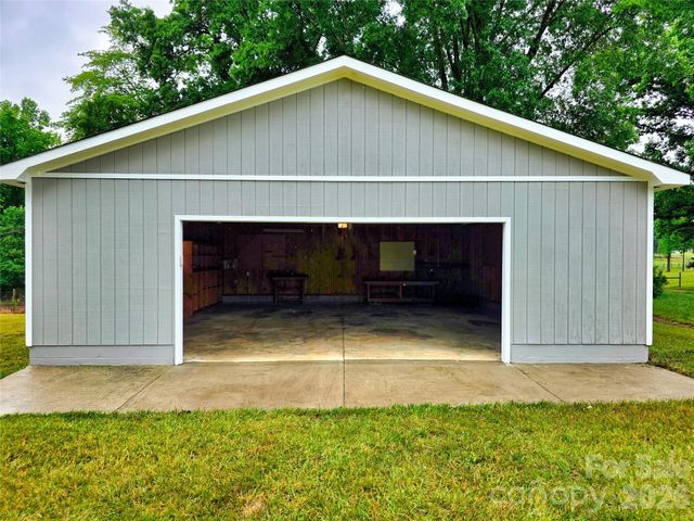 158 W Meadowview Drive, Statesville, NC 28625
