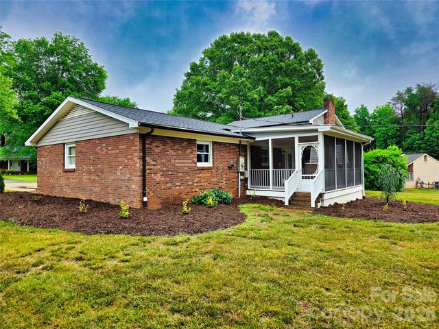 158 W Meadowview Drive, Statesville, NC 28625