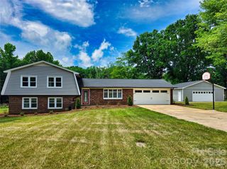 158 W Meadowview Drive, Statesville, NC 28625
