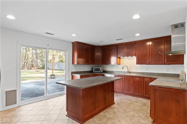 113 Hastings DR, Moyock, NC 27958