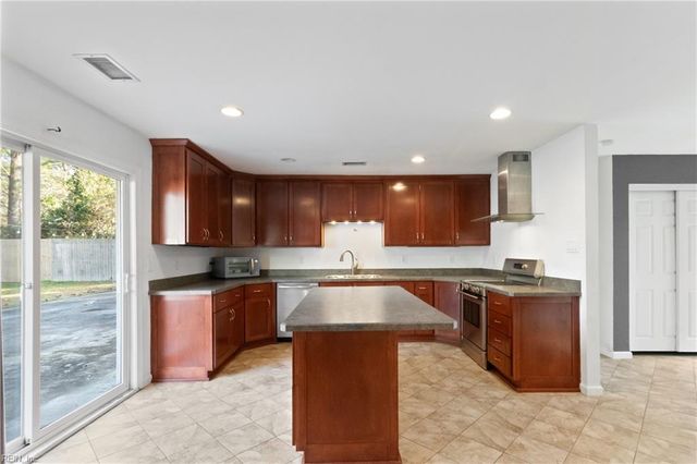 113 Hastings DR, Moyock, NC 27958