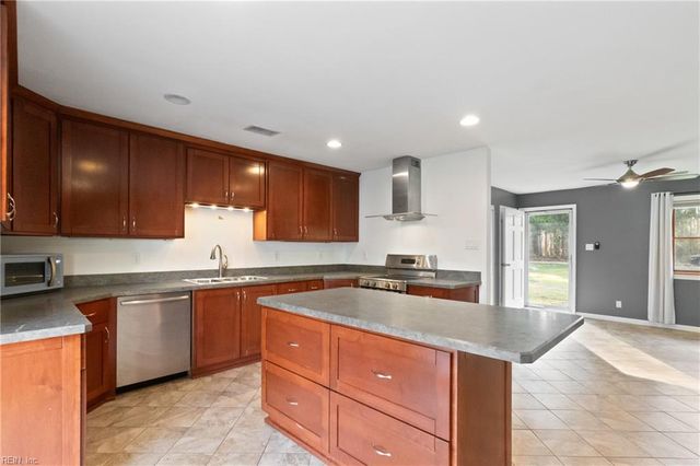 113 Hastings DR, Moyock, NC 27958