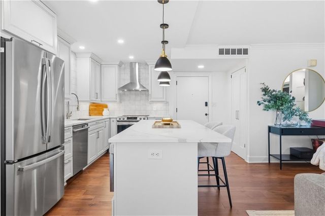 4545 Wornall Road 810, Kansas City, MO 64111