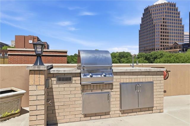 4545 Wornall Road 810, Kansas City, MO 64111