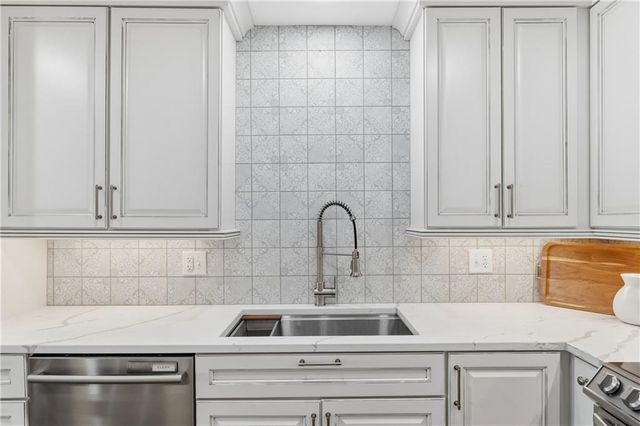 4545 Wornall Road 810, Kansas City, MO 64111
