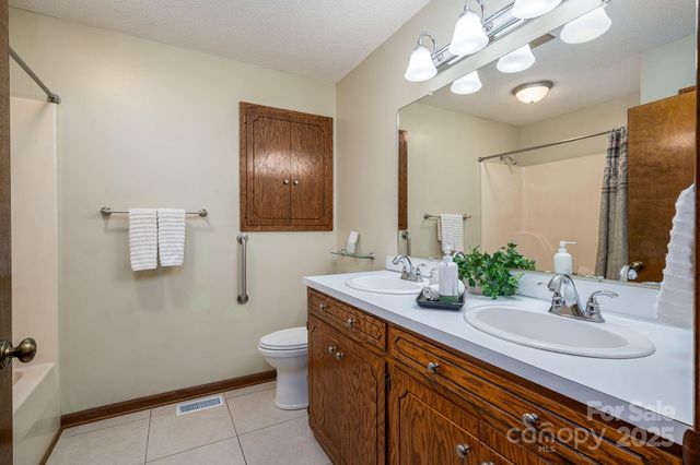 4866 E Hwy 150 Highway, Lincolnton, NC 28092