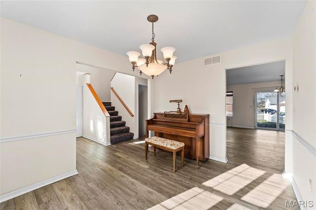 202 Sun Valley Drive, Smithton, IL 62285