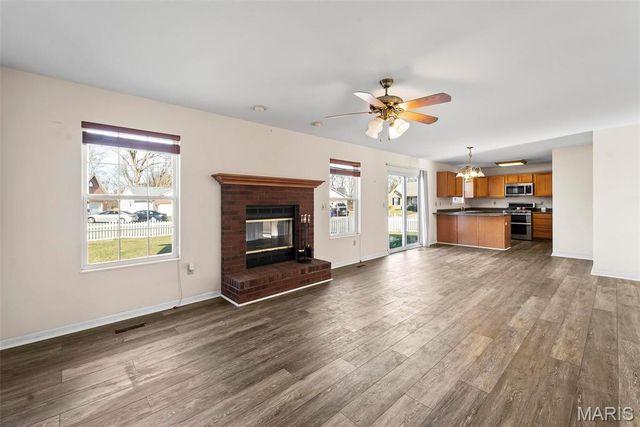 202 Sun Valley Drive, Smithton, IL 62285