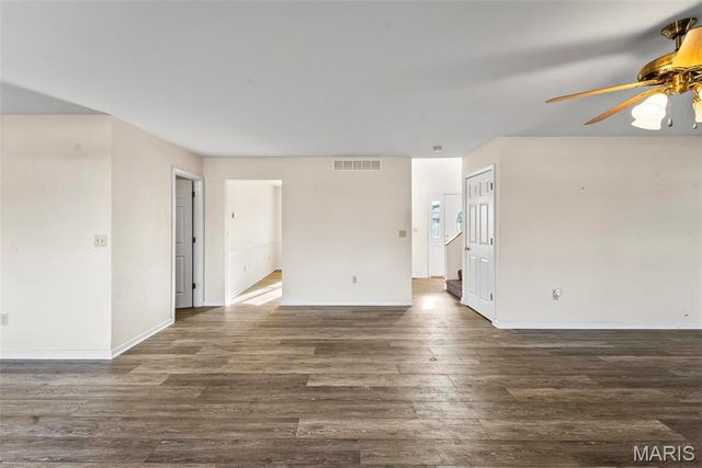 202 Sun Valley Drive, Smithton, IL 62285