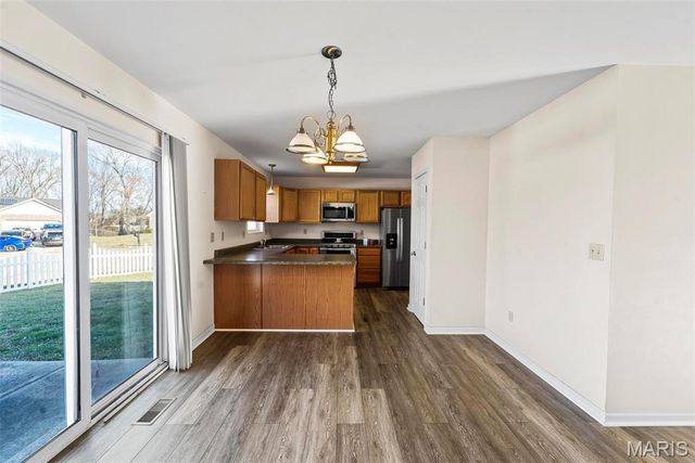 202 Sun Valley Drive, Smithton, IL 62285