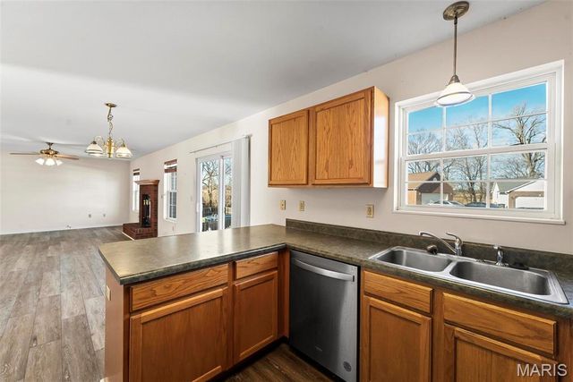 202 Sun Valley Drive, Smithton, IL 62285