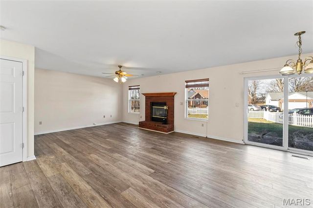 202 Sun Valley Drive, Smithton, IL 62285