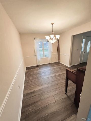 202 Sun Valley Drive, Smithton, IL 62285