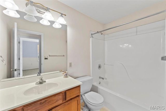 202 Sun Valley Drive, Smithton, IL 62285