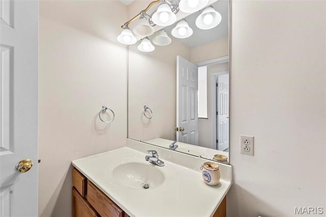 202 Sun Valley Drive, Smithton, IL 62285