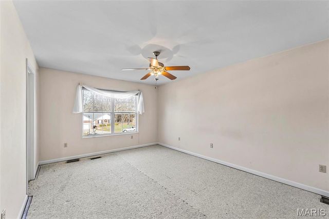 202 Sun Valley Drive, Smithton, IL 62285