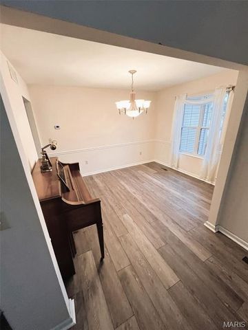 202 Sun Valley Drive, Smithton, IL 62285