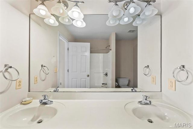 202 Sun Valley Drive, Smithton, IL 62285