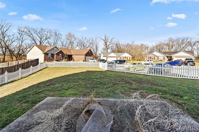 202 Sun Valley Drive, Smithton, IL 62285