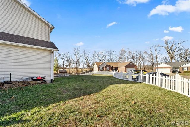 202 Sun Valley Drive, Smithton, IL 62285