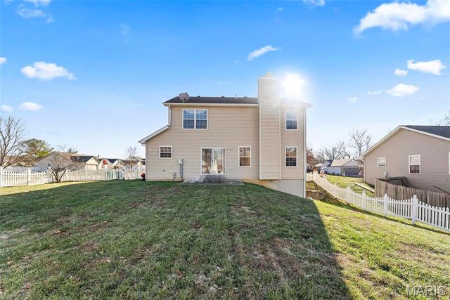 202 Sun Valley Drive, Smithton, IL 62285