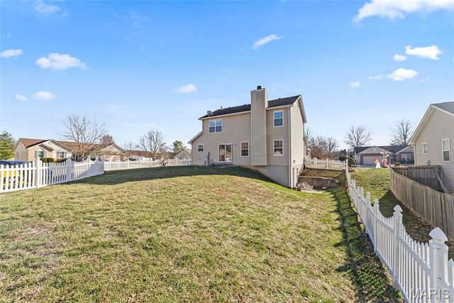 202 Sun Valley Drive, Smithton, IL 62285