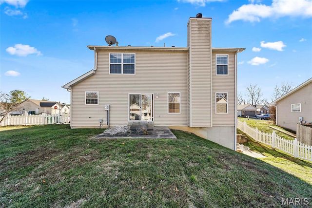 202 Sun Valley Drive, Smithton, IL 62285