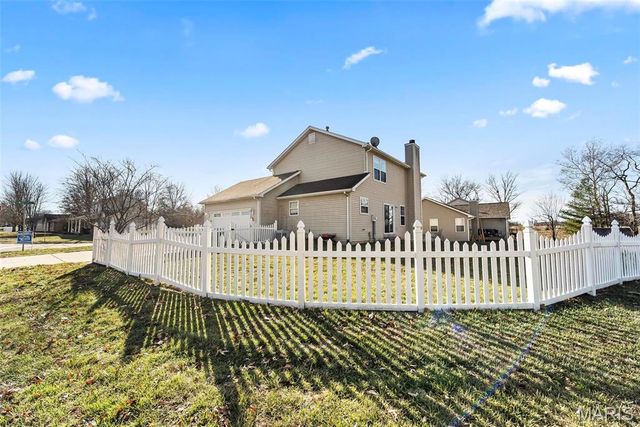 202 Sun Valley Drive, Smithton, IL 62285
