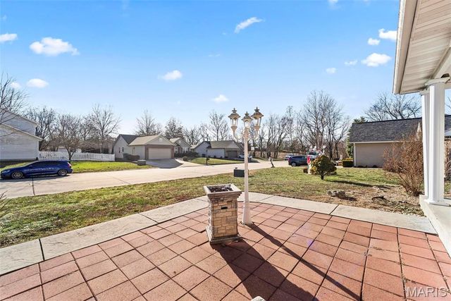 202 Sun Valley Drive, Smithton, IL 62285