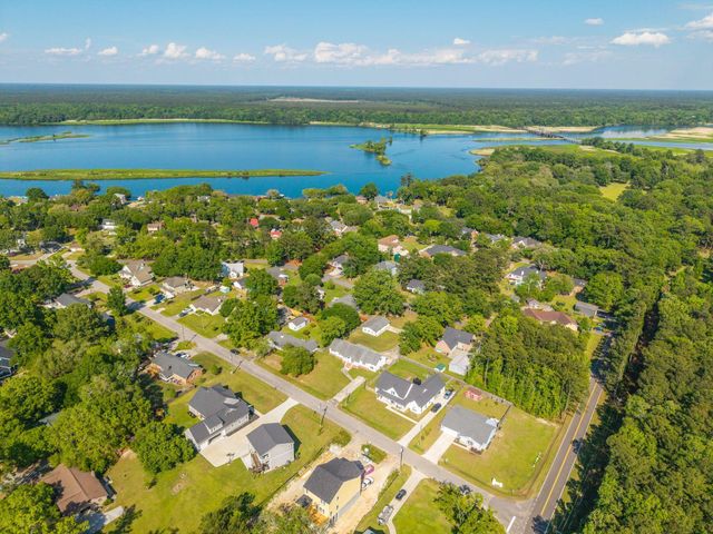 1004 Magnolia Lane, Moncks Corner, SC 29461