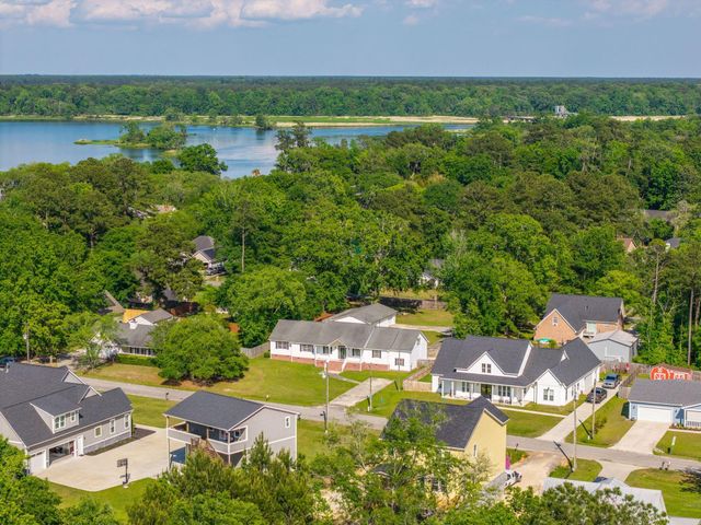 1004 Magnolia Lane, Moncks Corner, SC 29461