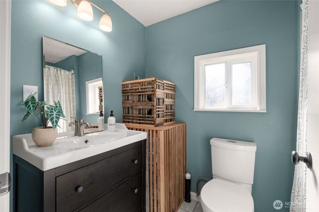 6516 41st Avenue SW, Seattle, WA 98136