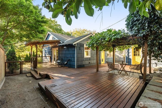 6516 41st Avenue SW, Seattle, WA 98136