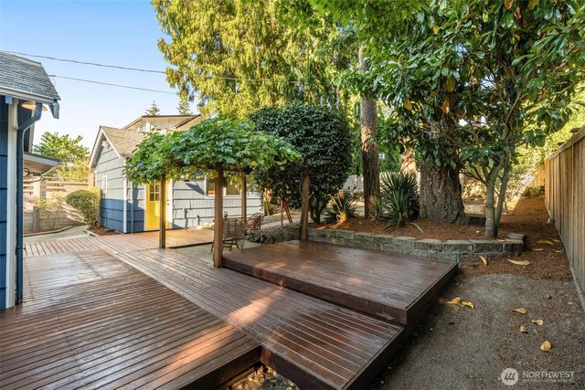 6516 41st Avenue SW, Seattle, WA 98136