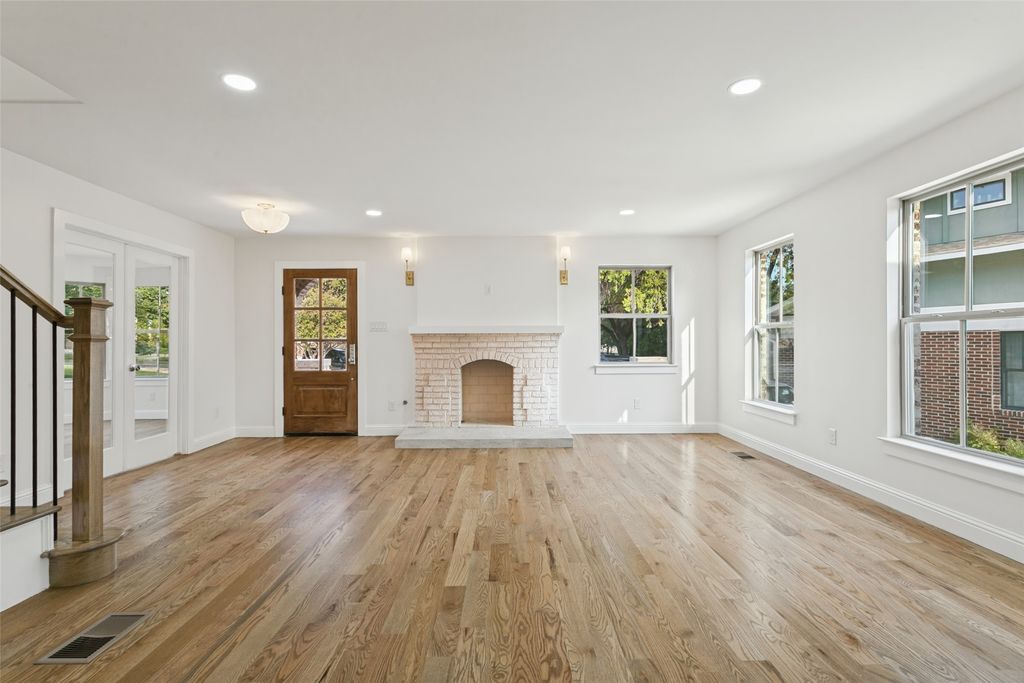 1821 Warner Road, Fort Worth, TX 76110 — photo 4