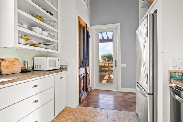 127 Twelfth St, Port Aransas, TX 78373