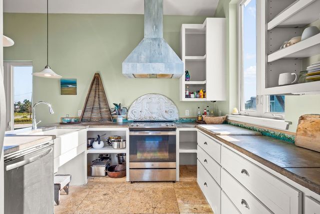 127 Twelfth St, Port Aransas, TX 78373