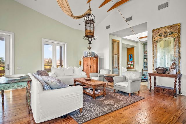 127 Twelfth St, Port Aransas, TX 78373