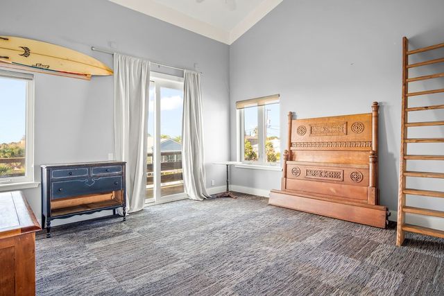 127 Twelfth St, Port Aransas, TX 78373