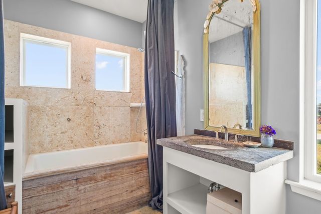 127 Twelfth St, Port Aransas, TX 78373