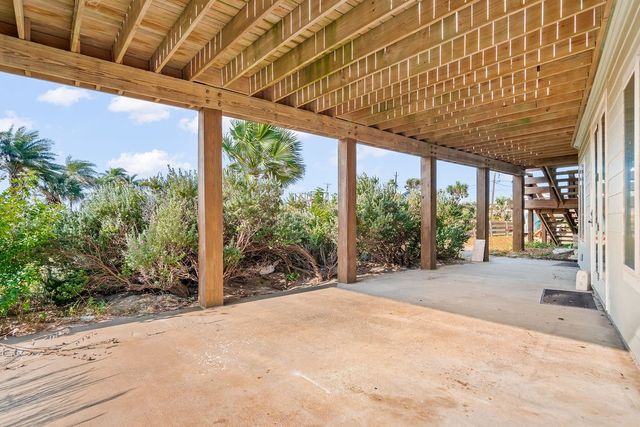 127 Twelfth St, Port Aransas, TX 78373