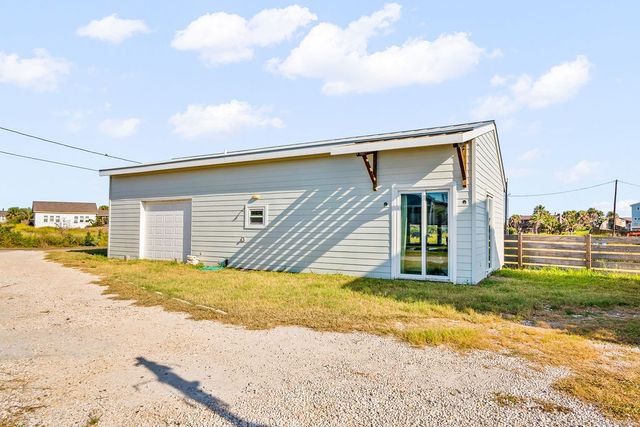 127 Twelfth St, Port Aransas, TX 78373