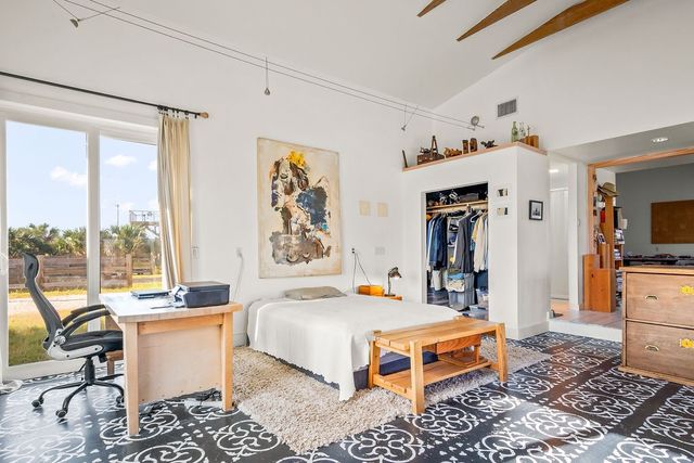 127 Twelfth St, Port Aransas, TX 78373