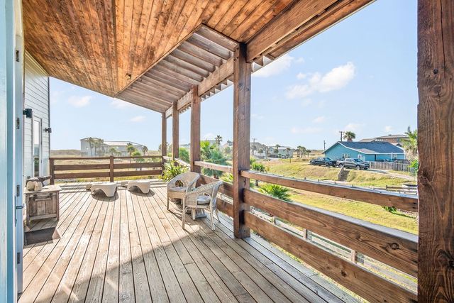 127 Twelfth St, Port Aransas, TX 78373