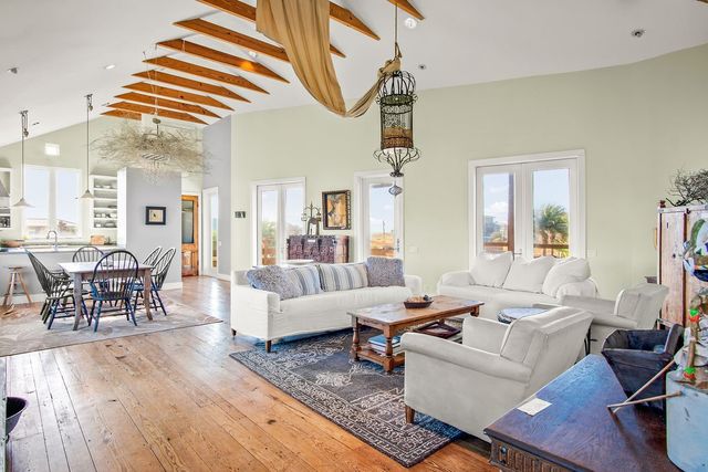 127 Twelfth St, Port Aransas, TX 78373