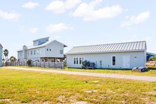 127 Twelfth St, Port Aransas, TX 78373