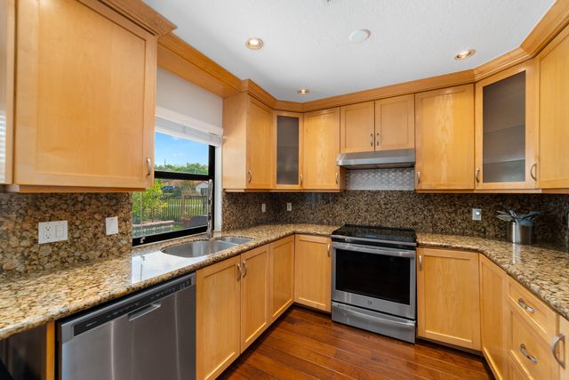 5608 Amersham Way, Boca Raton, FL 33486